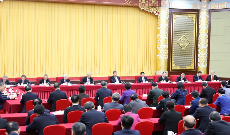 习近平在看望参加政协会议的民盟民进教育界委员时强...